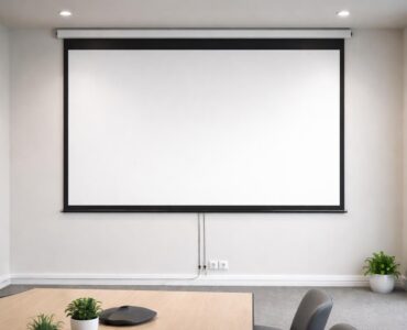 découvrez nos conseils pour un câblage d'écran de projection propre et sécurisé en établissement, garantissant une installation fiable et esthétique.